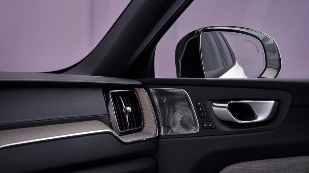 xc60-hybrid-gallery-2-16x9